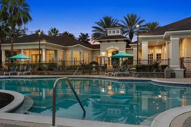 The Vale at Baymeadows exterior hero image - Jacksonville, FL