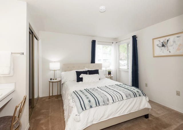 Primary bedroom with a queen-size bed, nightstands, and a closet.