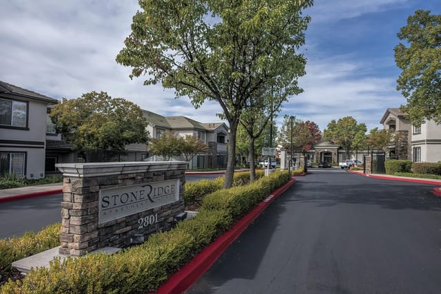 Stone Ridge Apartment Homes entrance sign