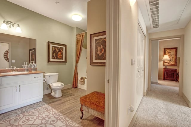Bathroom with white vanity, toilet, and bathtub.