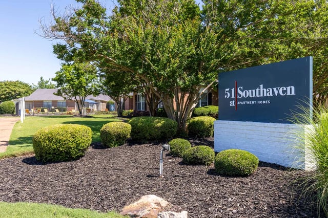 Signage for 51 Southaven at Apartment Homes.