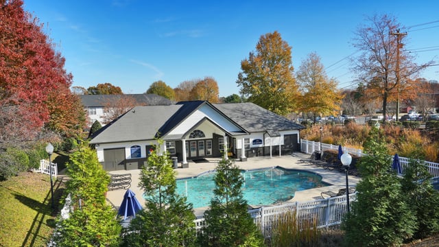 Outdoor swimming pool and clubhouse at apartment complex