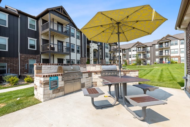 97 at North Oak sign