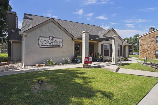 A building with a sign that says Cimarron Trails Hearing Centers.