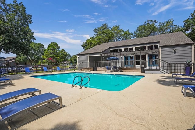 Country Hollow Apartments photo 1