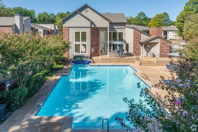 Creekwood Apartments sign