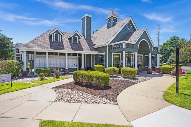 Crown Chase Apts photo 1