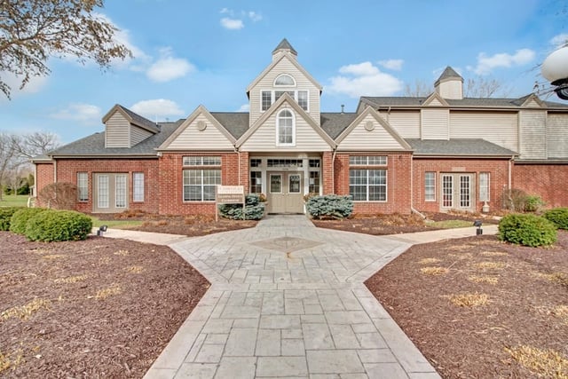 Exterior of apartment building with leasing office and clubhouse