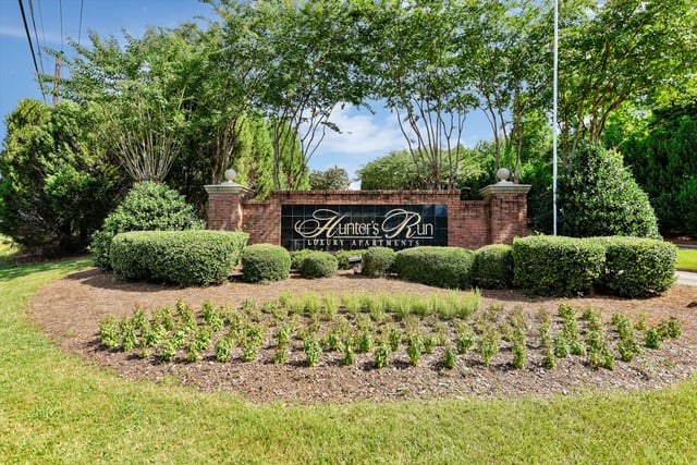Hunter's Run Luxury Apartments entrance sign