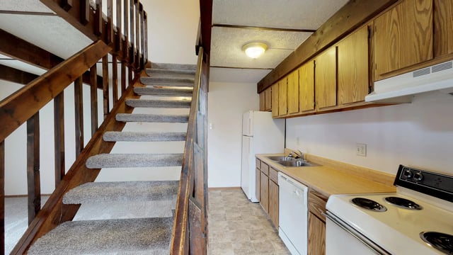 1BR, 1BA - 670 SF