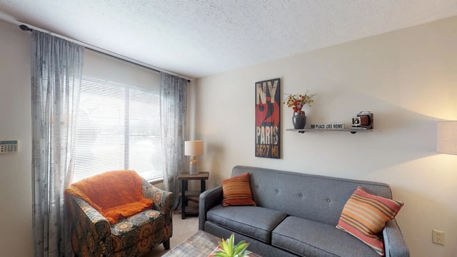 2BR, 1BA - 970 SF